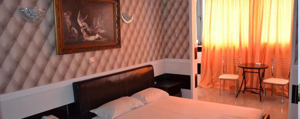 Hotel Vergi โวโรคลินิ ภายนอก รูปภาพ
