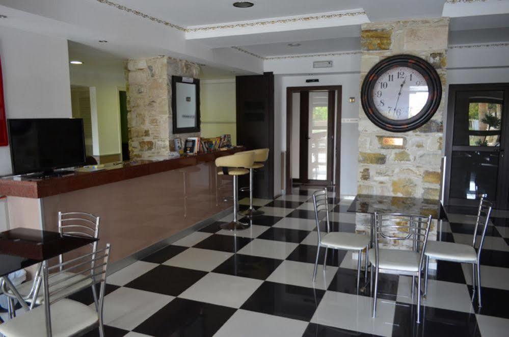 Hotel Vergi โวโรคลินิ ภายนอก รูปภาพ