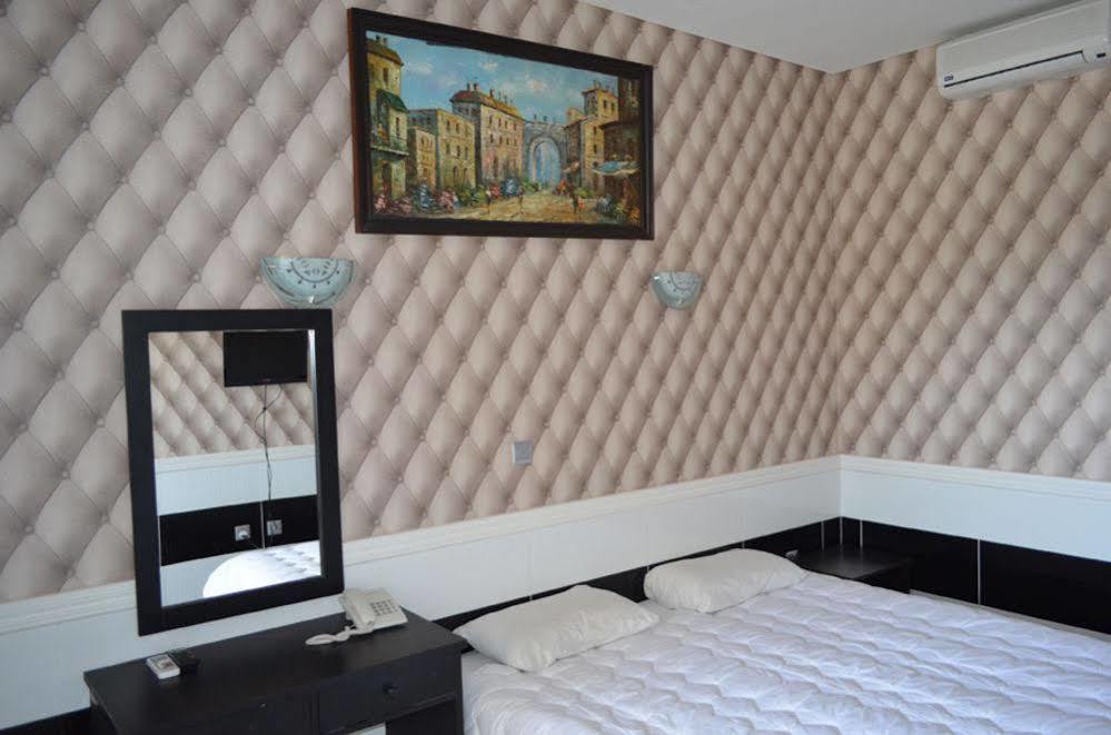 Hotel Vergi โวโรคลินิ ภายนอก รูปภาพ