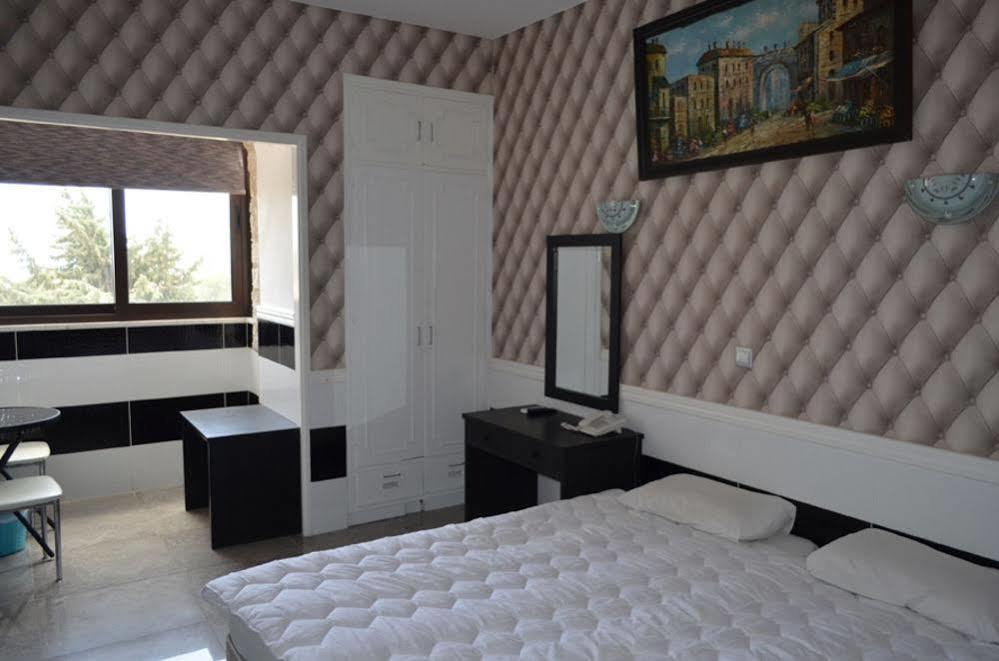 Hotel Vergi โวโรคลินิ ภายนอก รูปภาพ